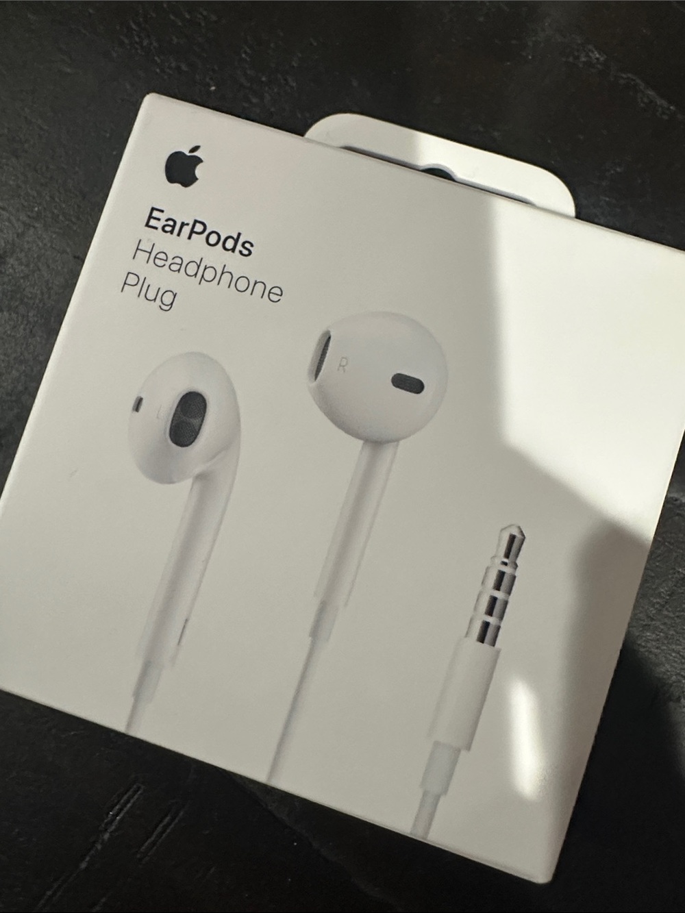 Apple White EarPods with USB-C to Headphone Jack Adapter - Picture 3 of 4